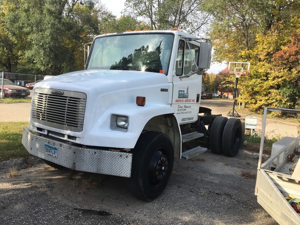 2001 Freightliner Fl-106 Automatic Day Cab 