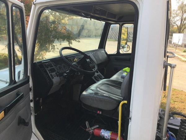 2001 Freightliner Fl-106 Automatic Day Cab 