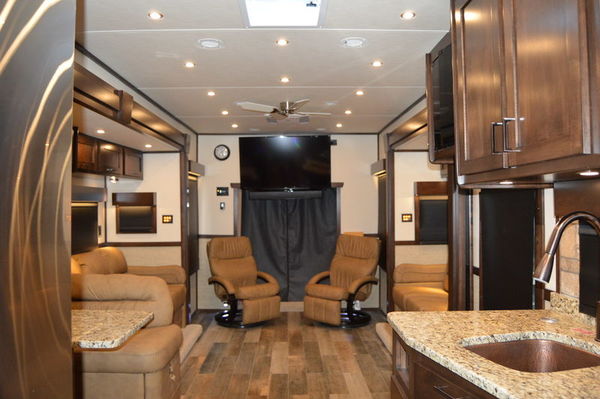 2022 Showhauler MotorHomes and ToterHomes  for Sale $299,000 