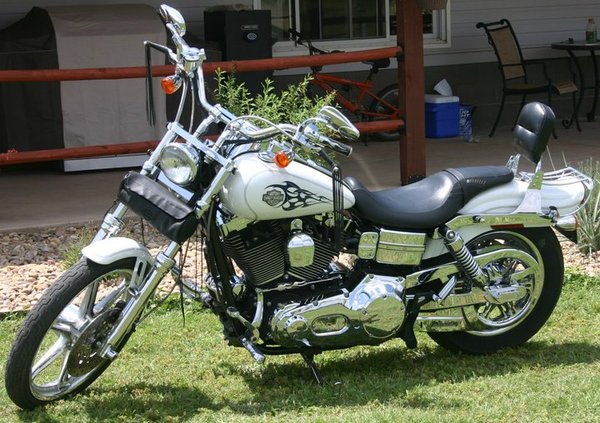 '04 Harley Wide Glide LOTS OF CHROME  !!